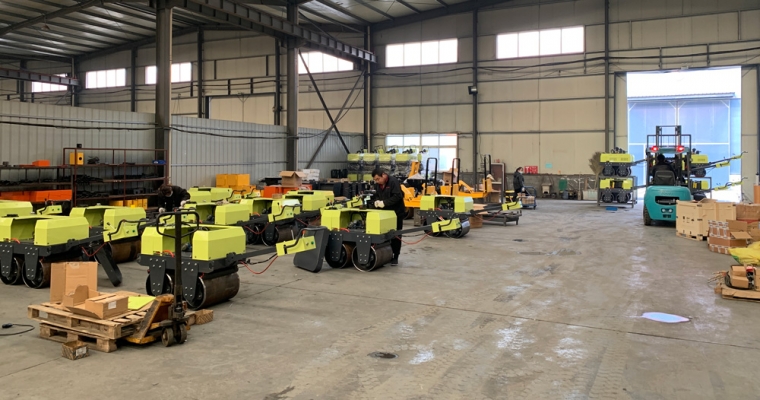 阳春三月,一批小型压路机出口外洋，，，去赴一场他国春暖花开!